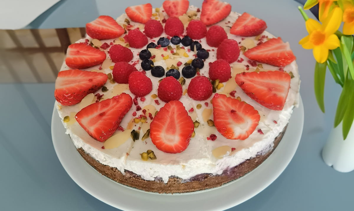Tort low carb cu mac și cremă de mascarpone cu căpșuni: Potrivit și pentru diabetici