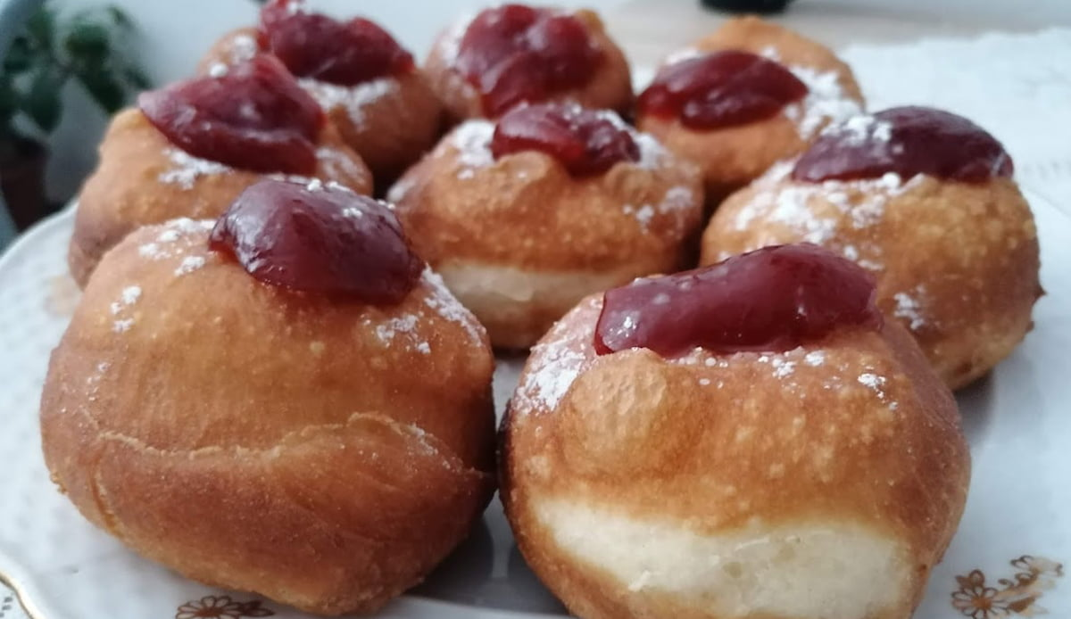 Gogoși excelente la cană după rețeta bunicii Stanka: Aluat fin ca o pânză de păianjen!