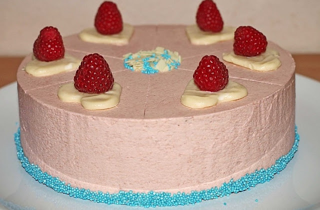 Tort de Paște cu zmeură