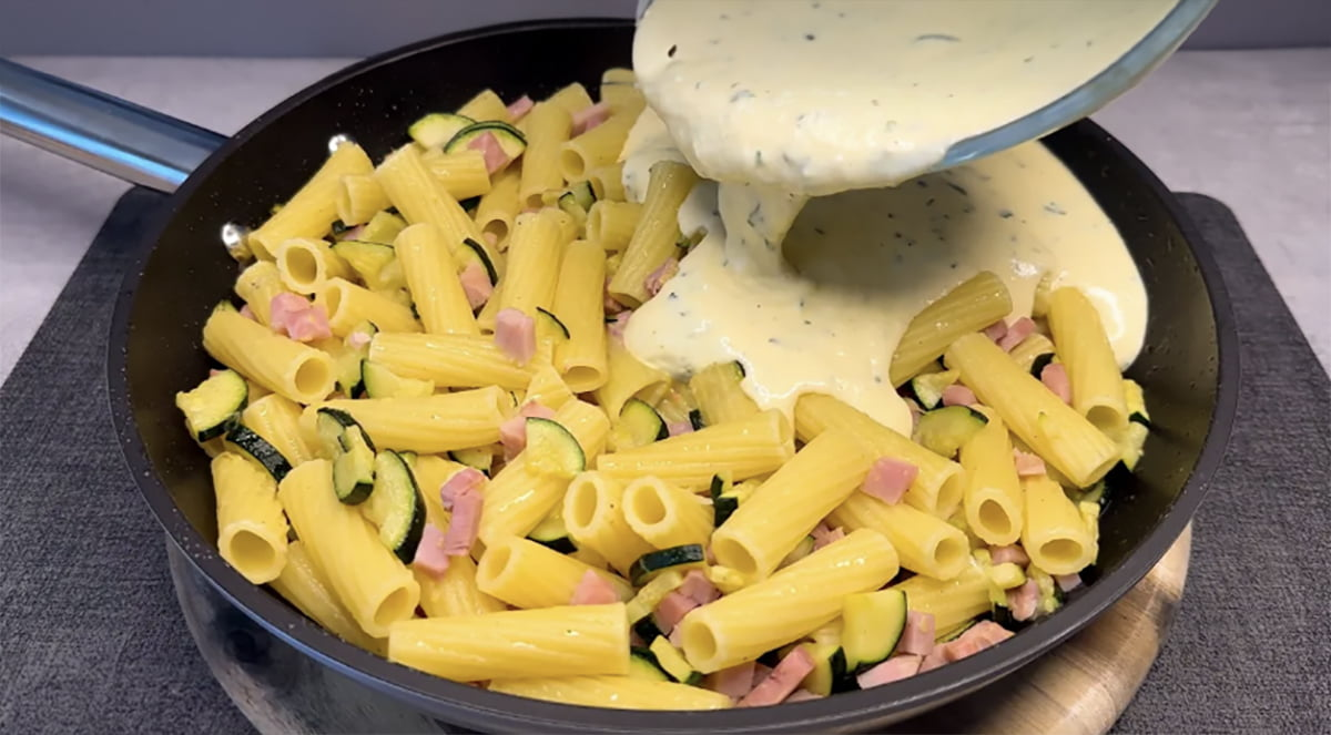 Rețeta secretă a bunicii Stanka pentru cele mai bune paste la cuptor cu ou, ricotta și dovlecei! Cină ușoară și gustoasă!