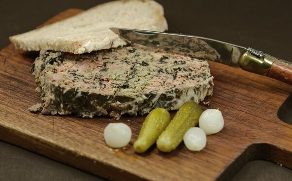 Terrină de ficat de pui cu trompete morții