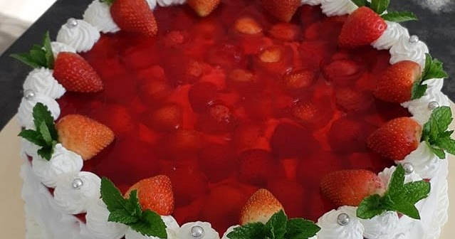 Tort de ziua de naștere cu căpșuni