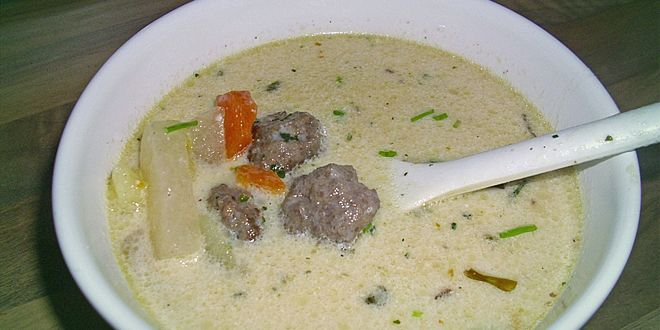 Supă cremă de gulie cu chifteluțe (Low Carb)