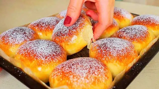 Buchteln cu umplutură de gem rețetă