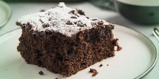 Prăjitură cu ciocolată low-carb cu dovlecei
