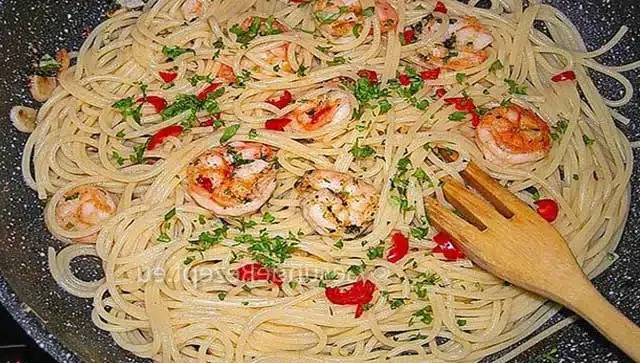 Spaghete cu usturoi și creveți rețetă