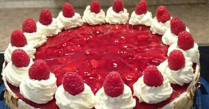 Tort cu chifle umplute cu frișcă