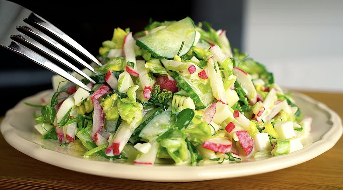 Rețetă delicioasă și sănătoasă de salată de castraveți cu ridichi: Mănâncă cât vrei și slăbește