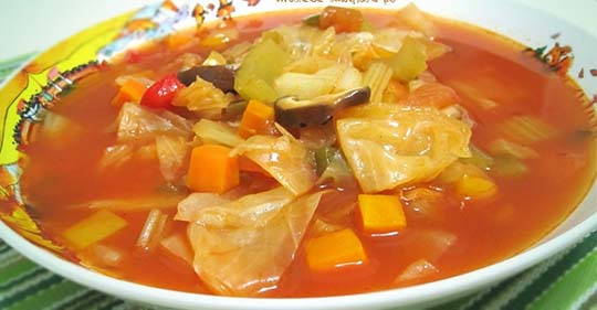 Supă asiatică de varză albă bună pentru slăbit