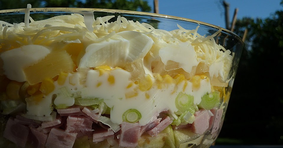 Salată stratificată