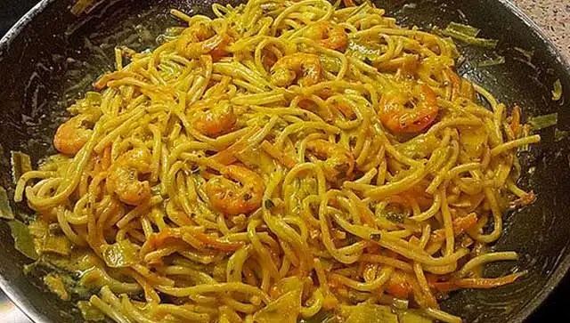 Spaghete cu sos cremos picant de creveți – Rețetă