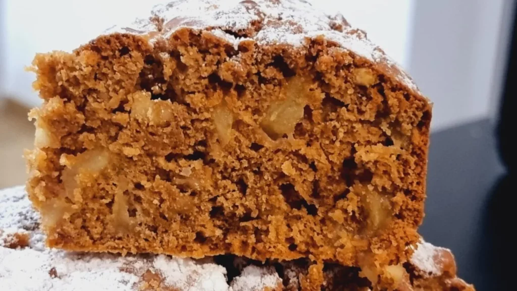 Mama soacră mi-a pregătit această tort de mere cu turtă dulce duminică pentru fiul meu de 3 ani – după prima bucată a vrut mai mult!