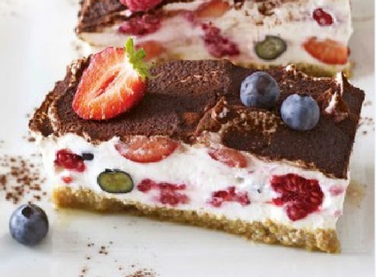 Tiramisu de fructe de pădure – prăjitură