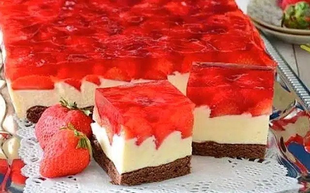 Tort de fructe de pădure cu cremă de brânză dulce și mascarpone – Rețetă