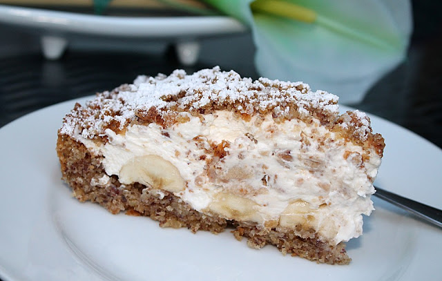 Tort Bananen Split cu lichior de ouă
