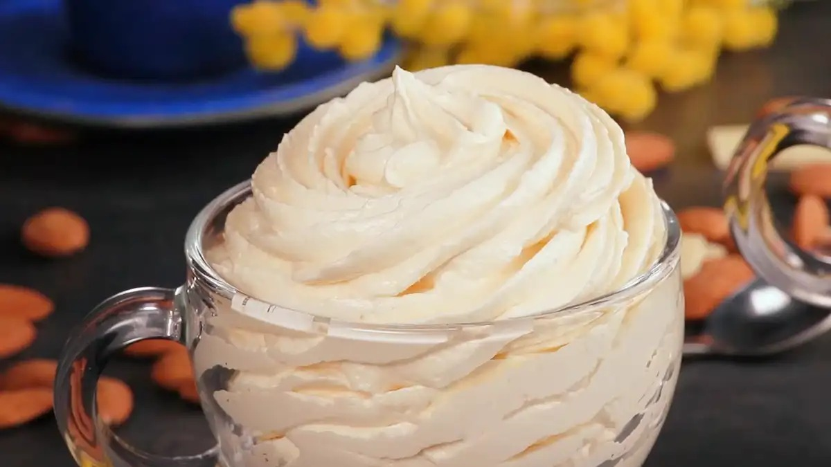 Rețetă fantastică de cremă Raffaello cu doar 4 ingrediente