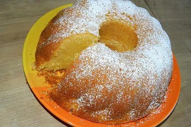 Tort de ouă cu lichior, cel mai bun din lume după rețeta bunicii