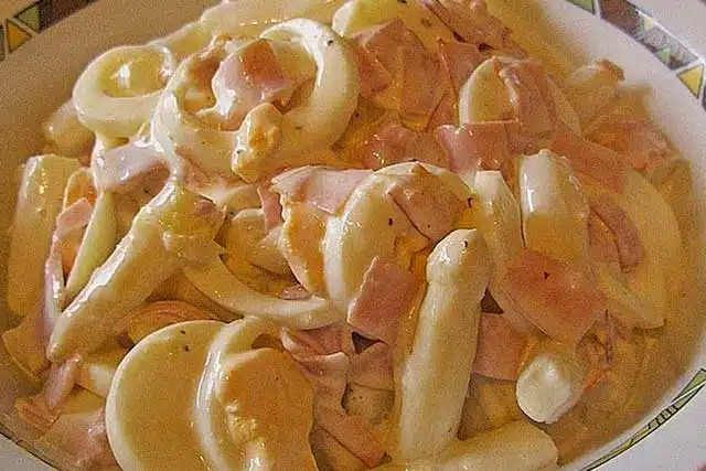 Rețetă clasică de salată de sparanghel cu ou și șuncă
