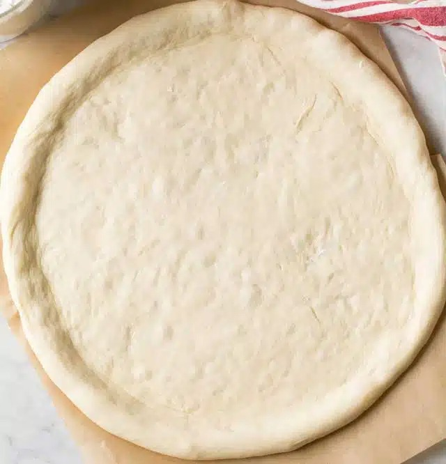 Aluat de pizza pufos cu drojdie proaspătă rețetă