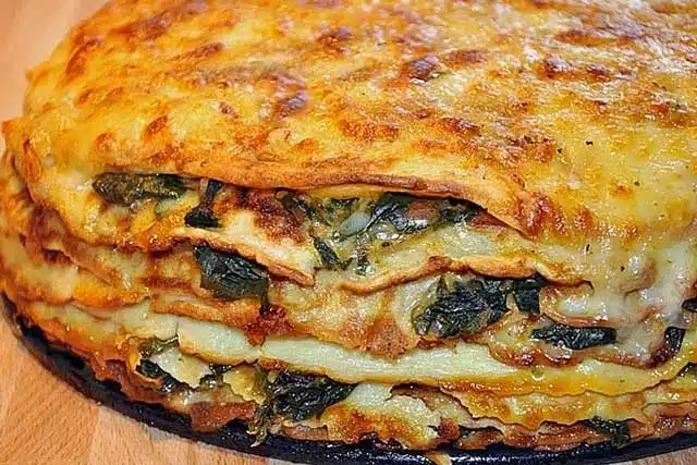 Tort de clătite cu spanac și brânză rețetă
