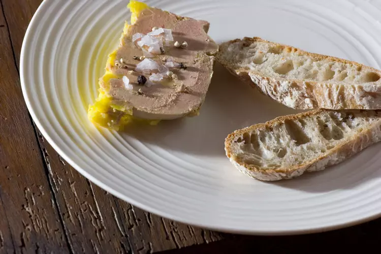 Pastă de foie gras de gâscă semi-fiartă cu sare și Armagnac