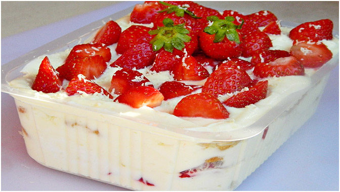 Tiramisu cu căpșuni și ciocolată albă