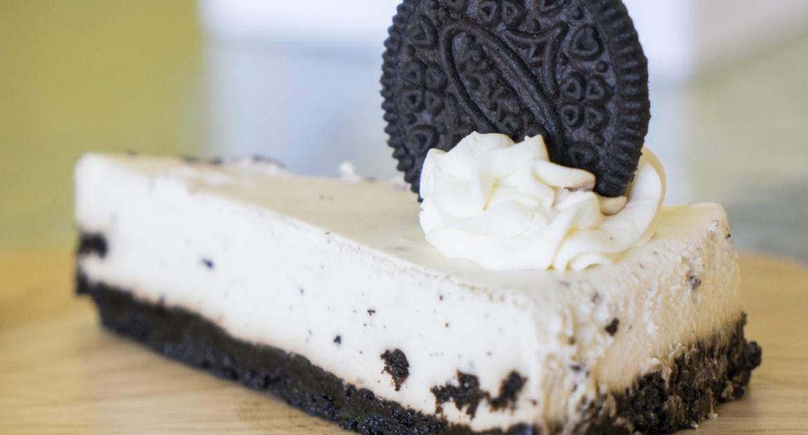 Tort cu cremă de brânză și Oreo