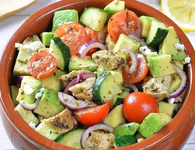 Această rețetă delicioasă de salată golește stomacul și te ajută să slăbești!