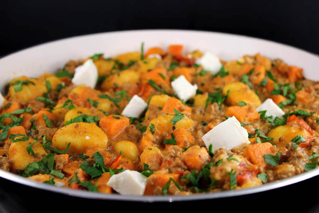 Tigaie de gnocchi cu carne tocată