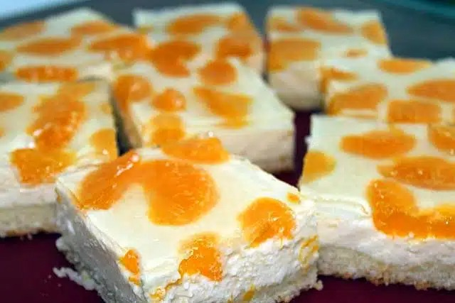 Prăjitură cu caise Mandarine, rețetă de prăjitură la tavă