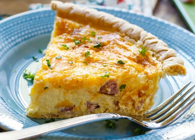 Quiche ușoară cu șuncă și brânză WW