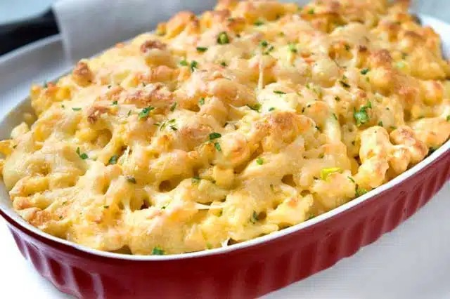 Spätzle cu brânză sărată, smântână și multă brânză – rețetă