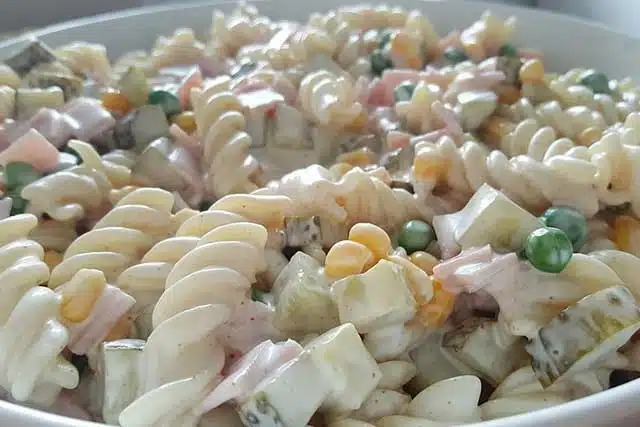 Rețetă clasică de salată de paste