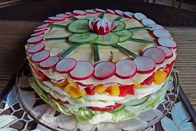 Rețetă Tort Salată pentru Petrecere