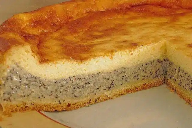 Prăjitură cu mac, smântână și budincă – rețetă