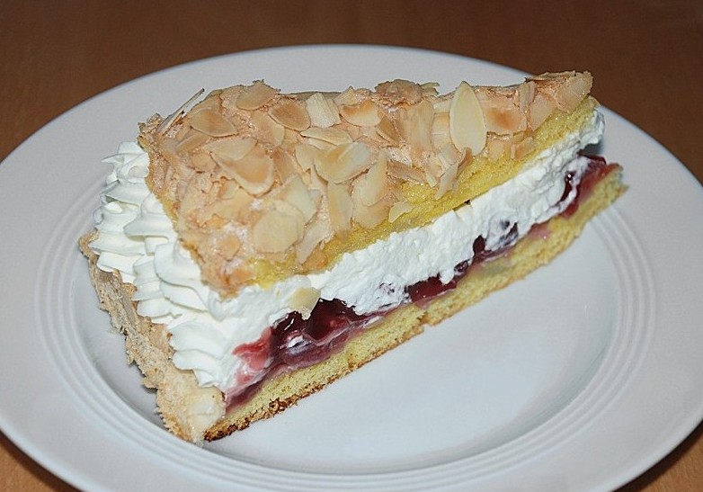 Tort simplu cu cireșe amare