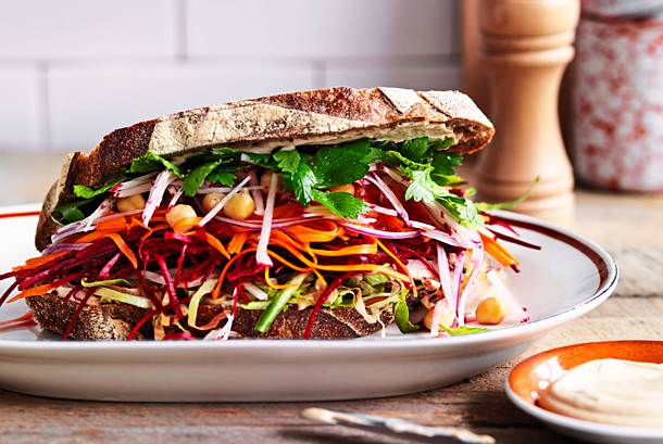 Iată salata: sandviș vegetal pliabil