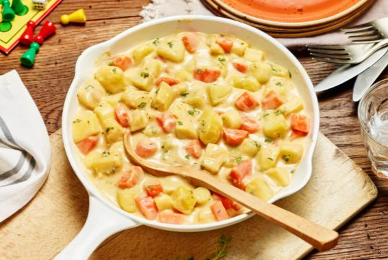 Tigaie cremoasă cu cartofi și legume