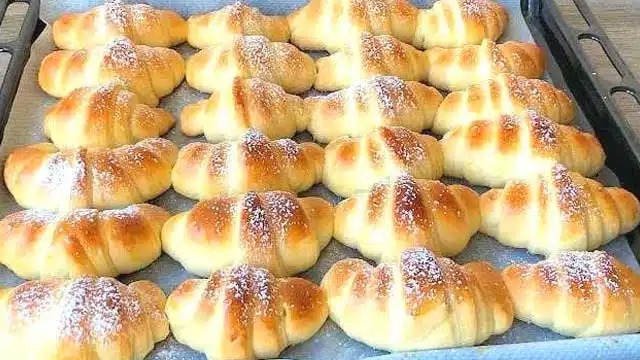 Rețetă de cornulețe „Watte”, super moi și pufoase!