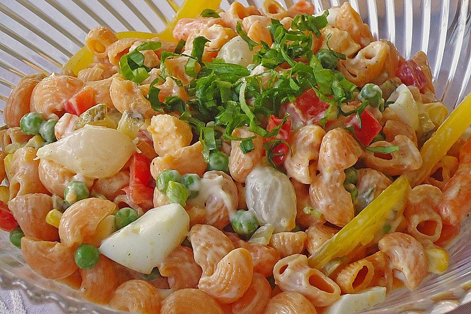 Salată colorată de tăiței