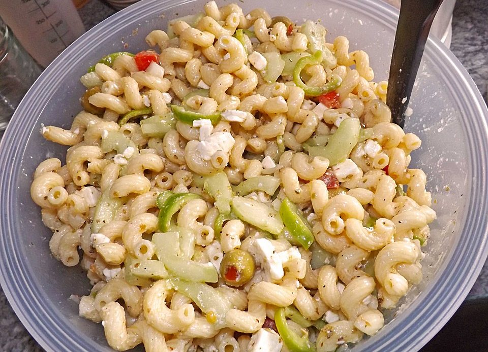 Salată grecească de paste