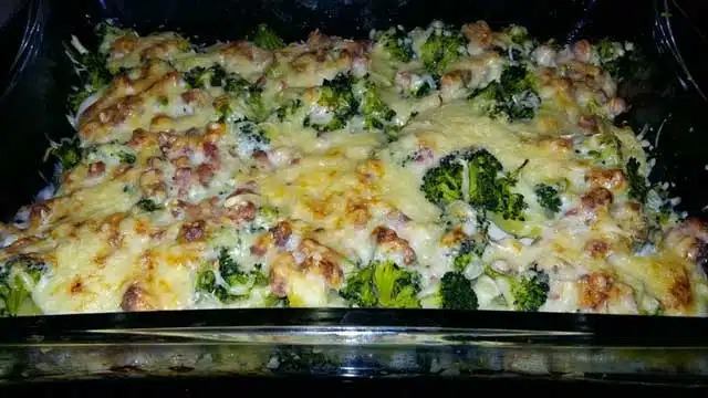 Gratin de broccoli și cartofi cu șuncă – Rețetă