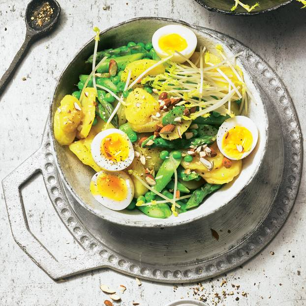 Salată de cartofi și sparanghel cu dressing de miso