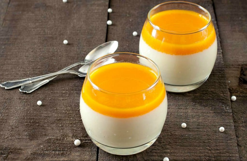 Panna cotta de vanilie cu sos de mango cu Thermomix