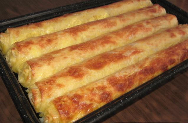 Beţişoare din aluat foietaj cu şuncă şi caşcaval