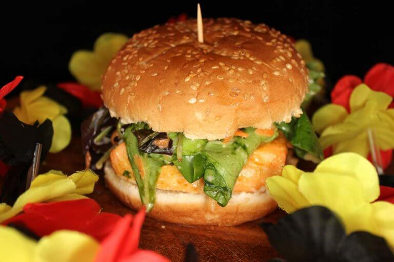 Burger simplu de somon