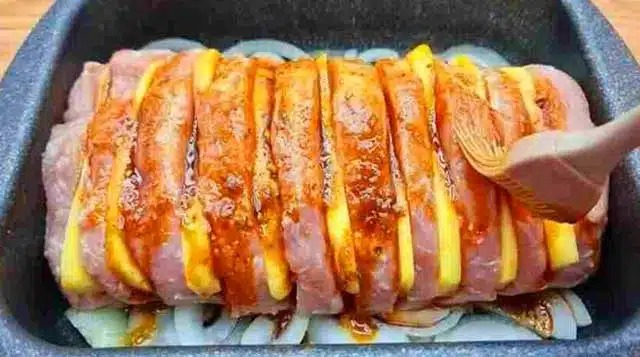 Carne stratificată cu brânză, rețetă super fragedă!