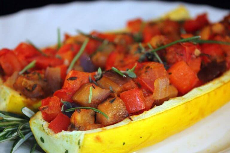 Dovlecei galbeni cu ratatouille la cuptor