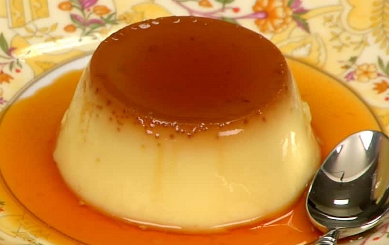 Rețetă pentru ouă cu lapte și sos de caramel