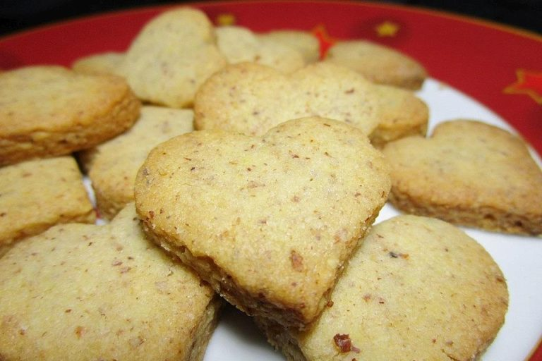 Biscuiți cu nucă